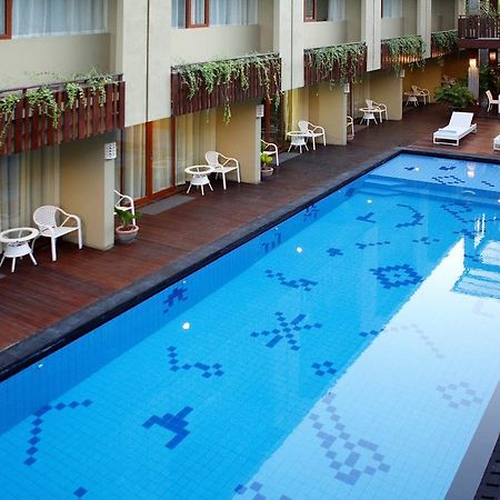 Devata Suites And Residence Legian Esterno foto