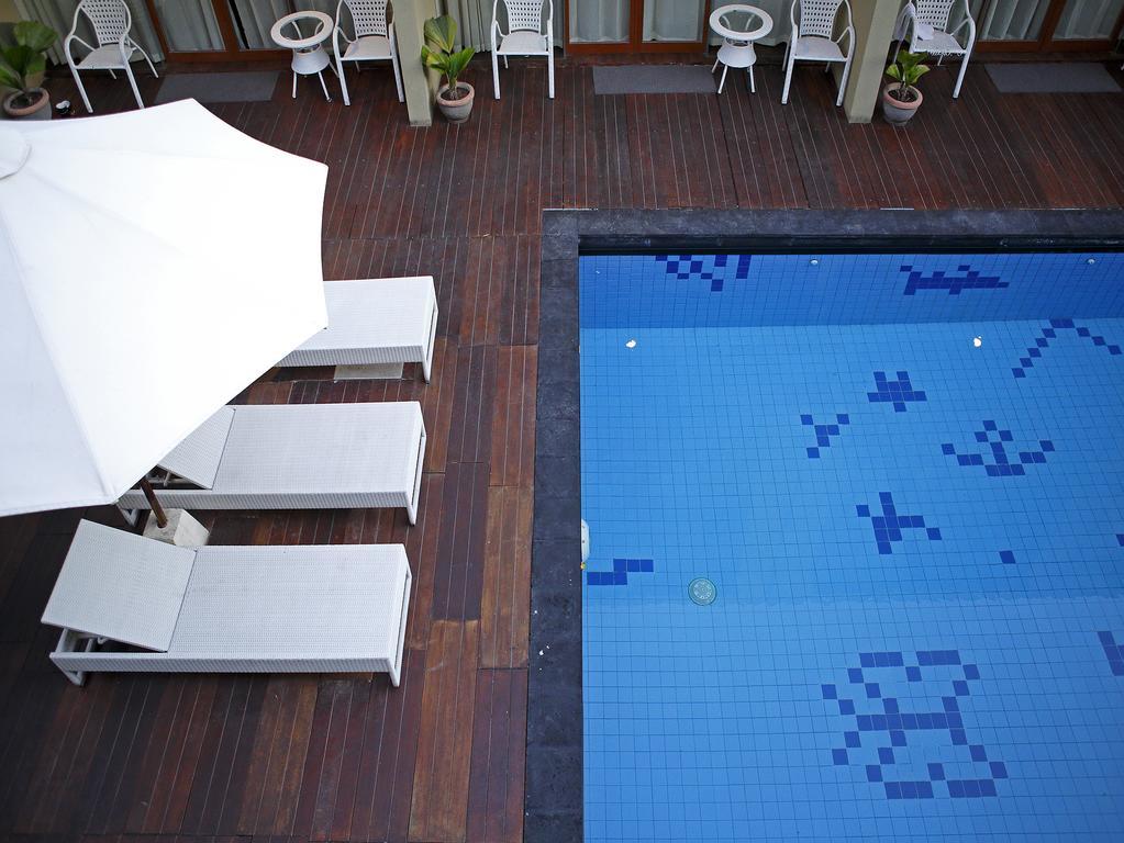 Devata Suites And Residence Legian Esterno foto