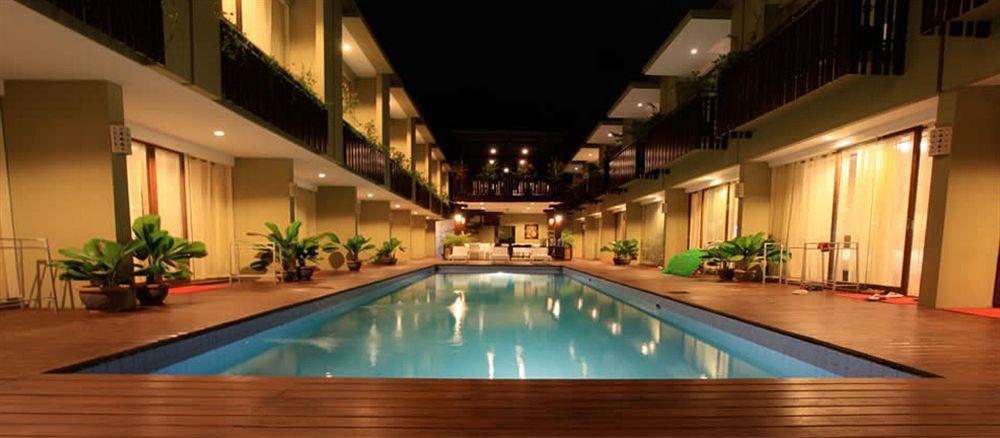 Devata Suites And Residence Legian Esterno foto