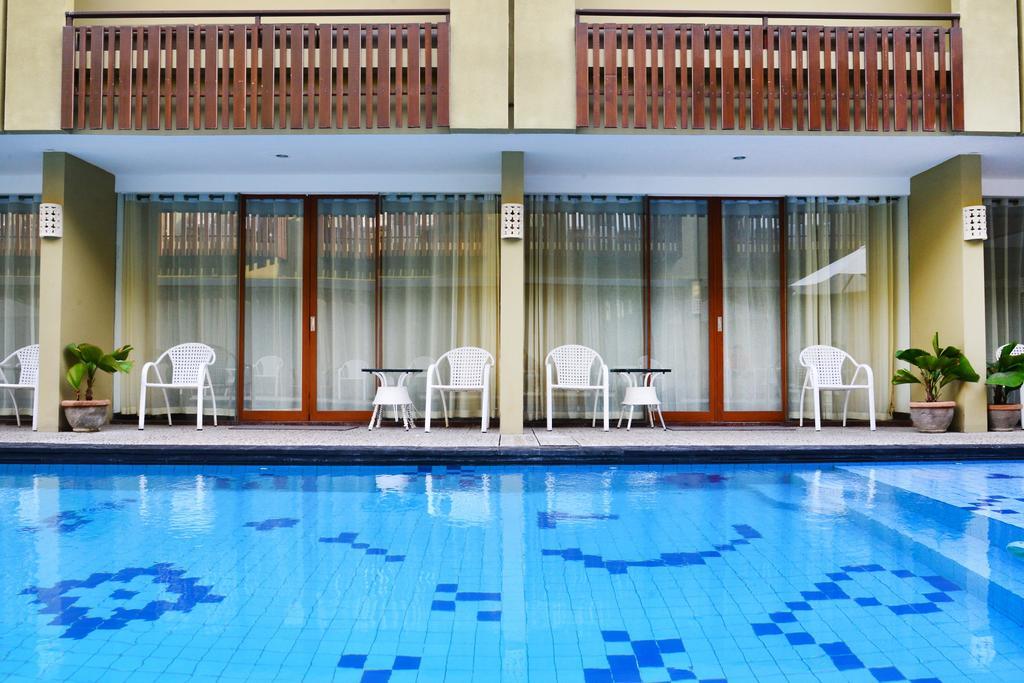 Devata Suites And Residence Legian Esterno foto