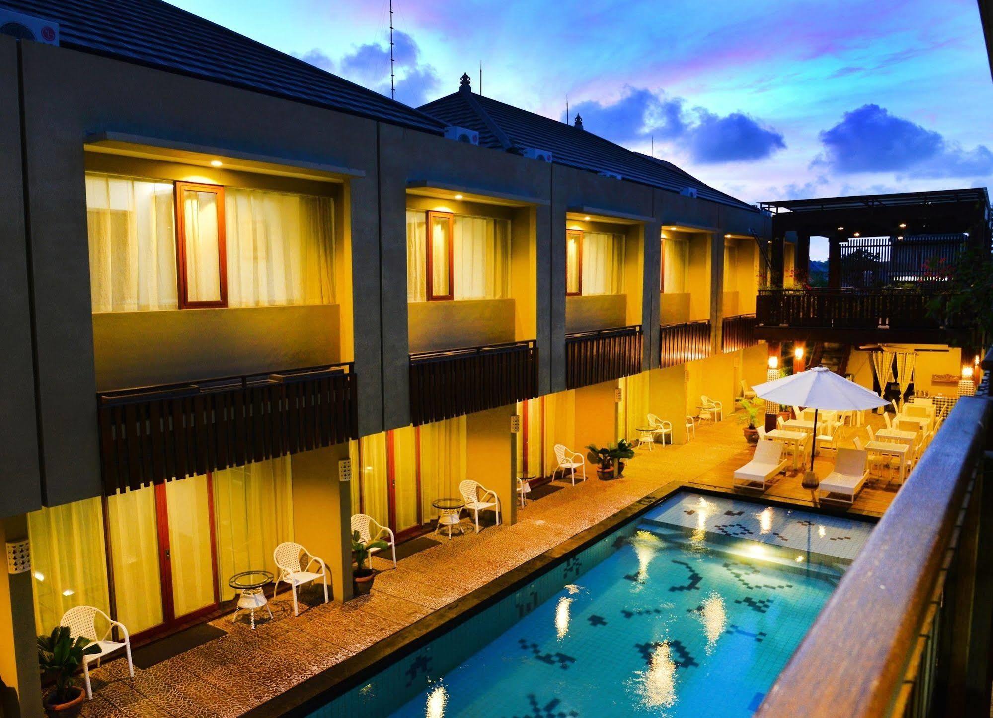 Devata Suites And Residence Legian Esterno foto