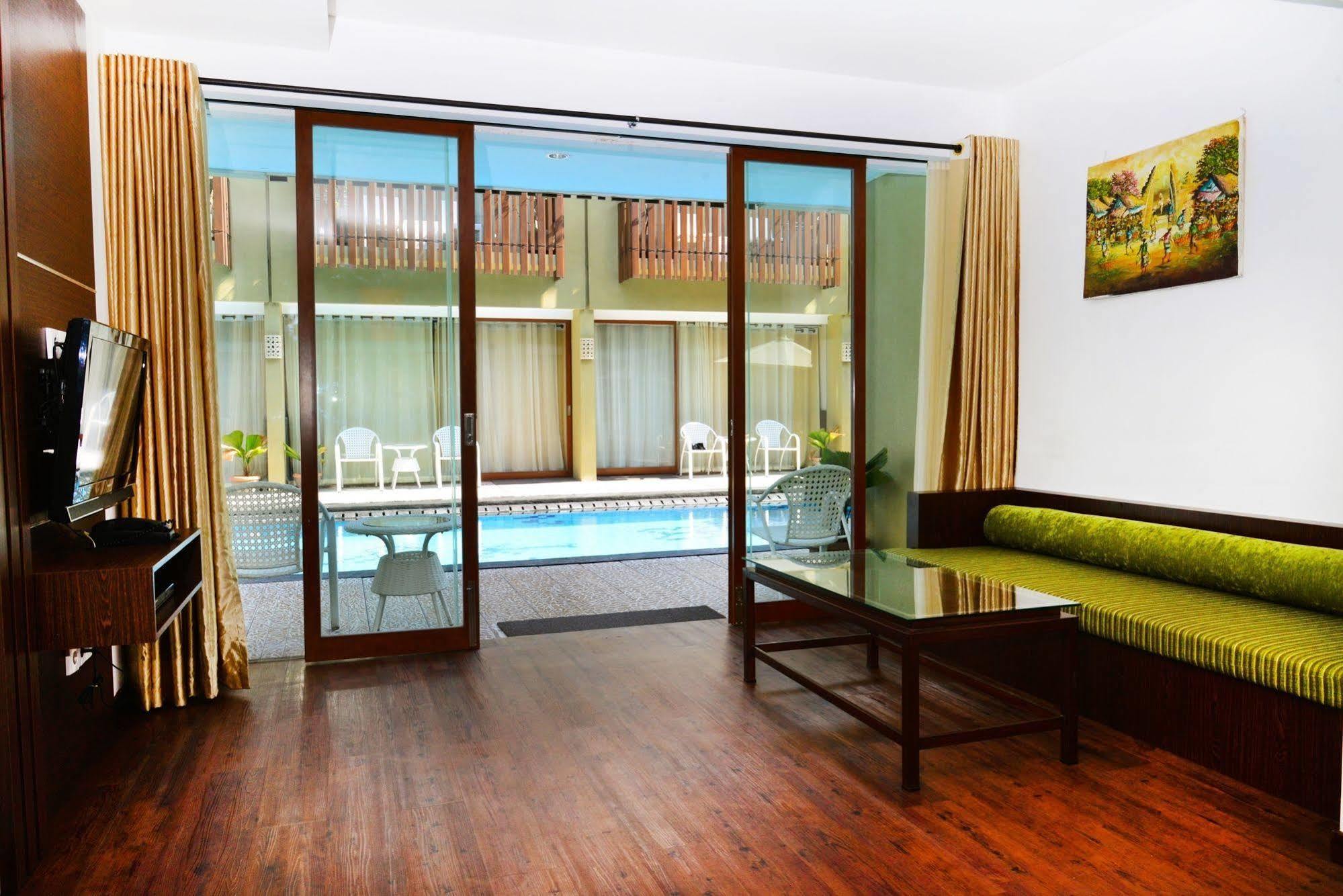 Devata Suites And Residence Legian Esterno foto