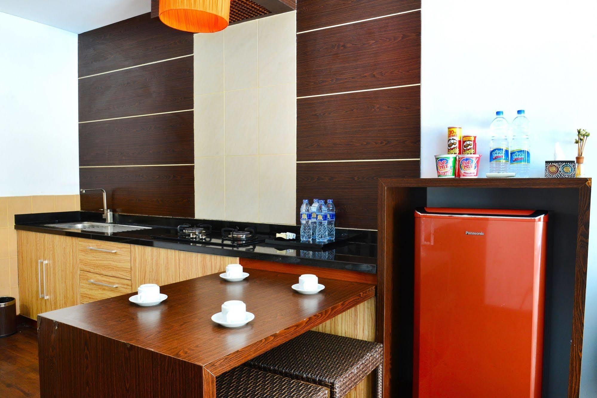 Devata Suites And Residence Legian Esterno foto
