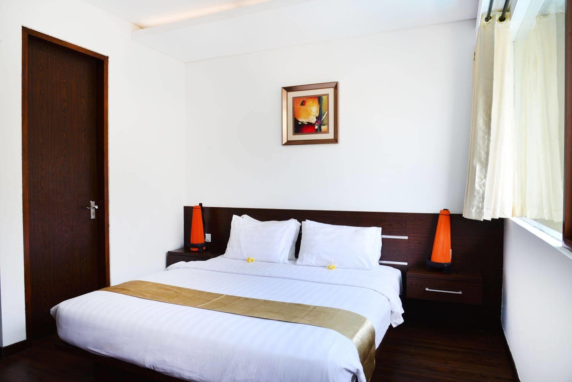 Devata Suites And Residence Legian Esterno foto