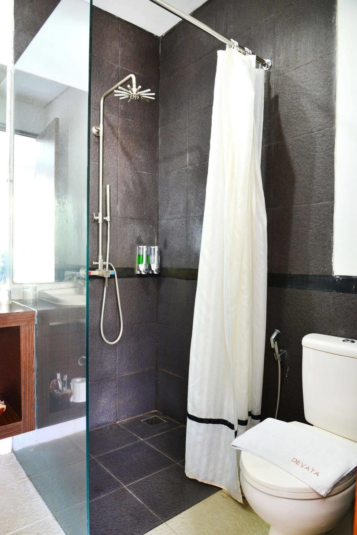 Devata Suites And Residence Legian Esterno foto