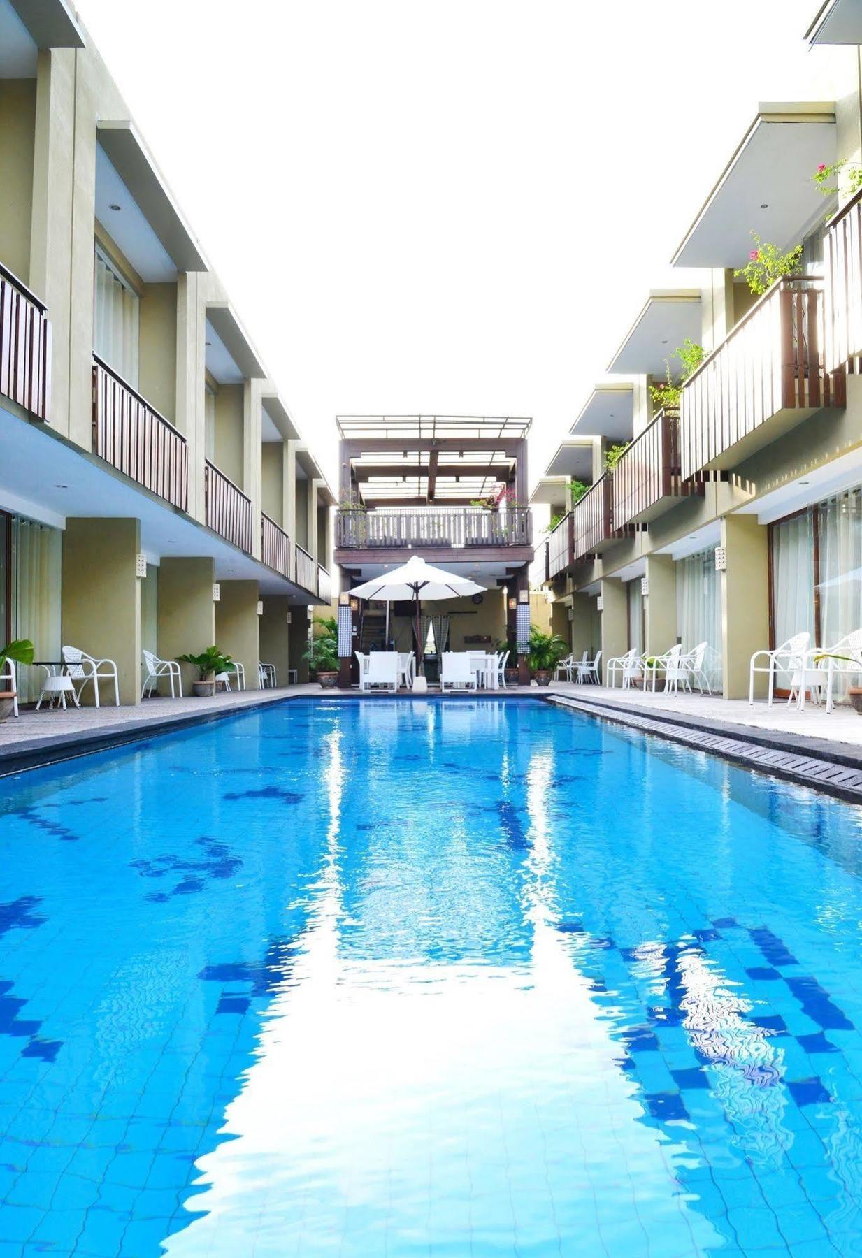 Devata Suites And Residence Legian Esterno foto