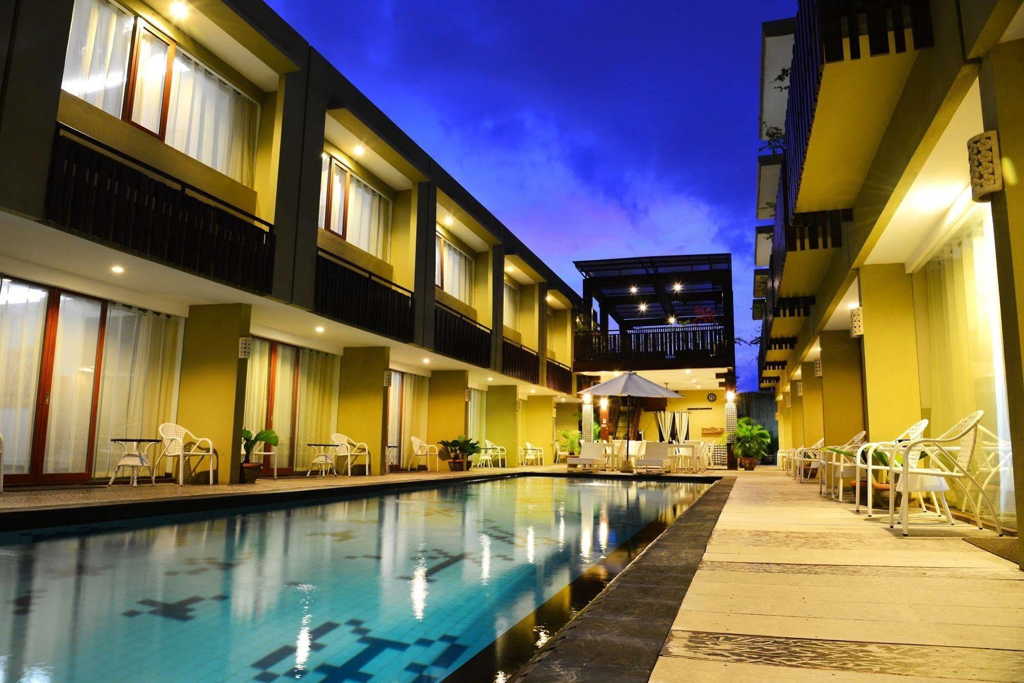 Devata Suites And Residence Legian Esterno foto