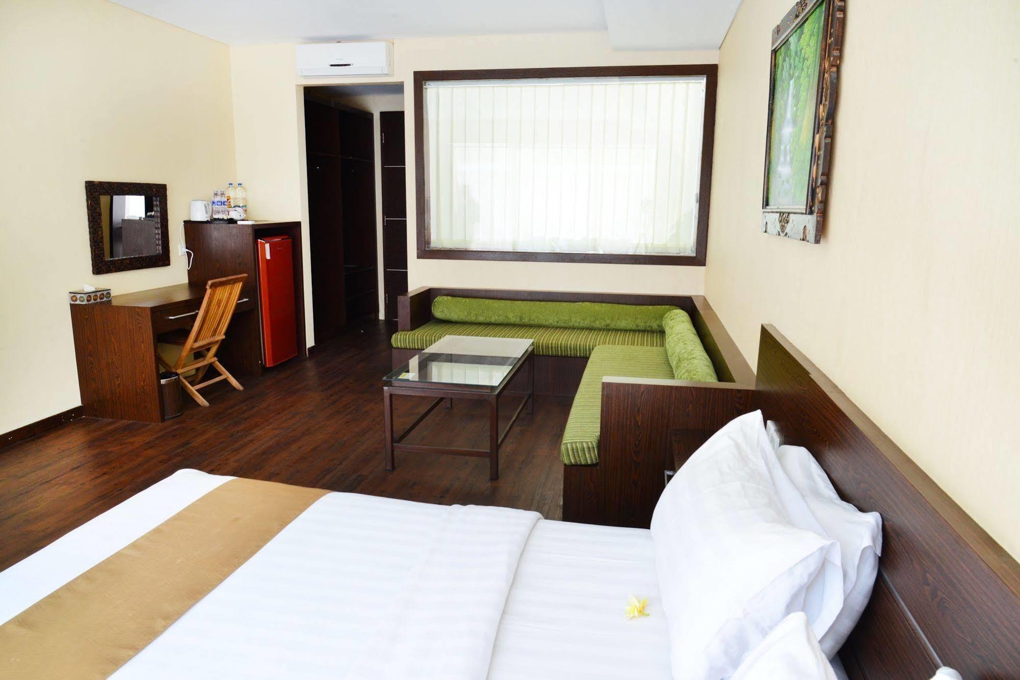 Devata Suites And Residence Legian Esterno foto