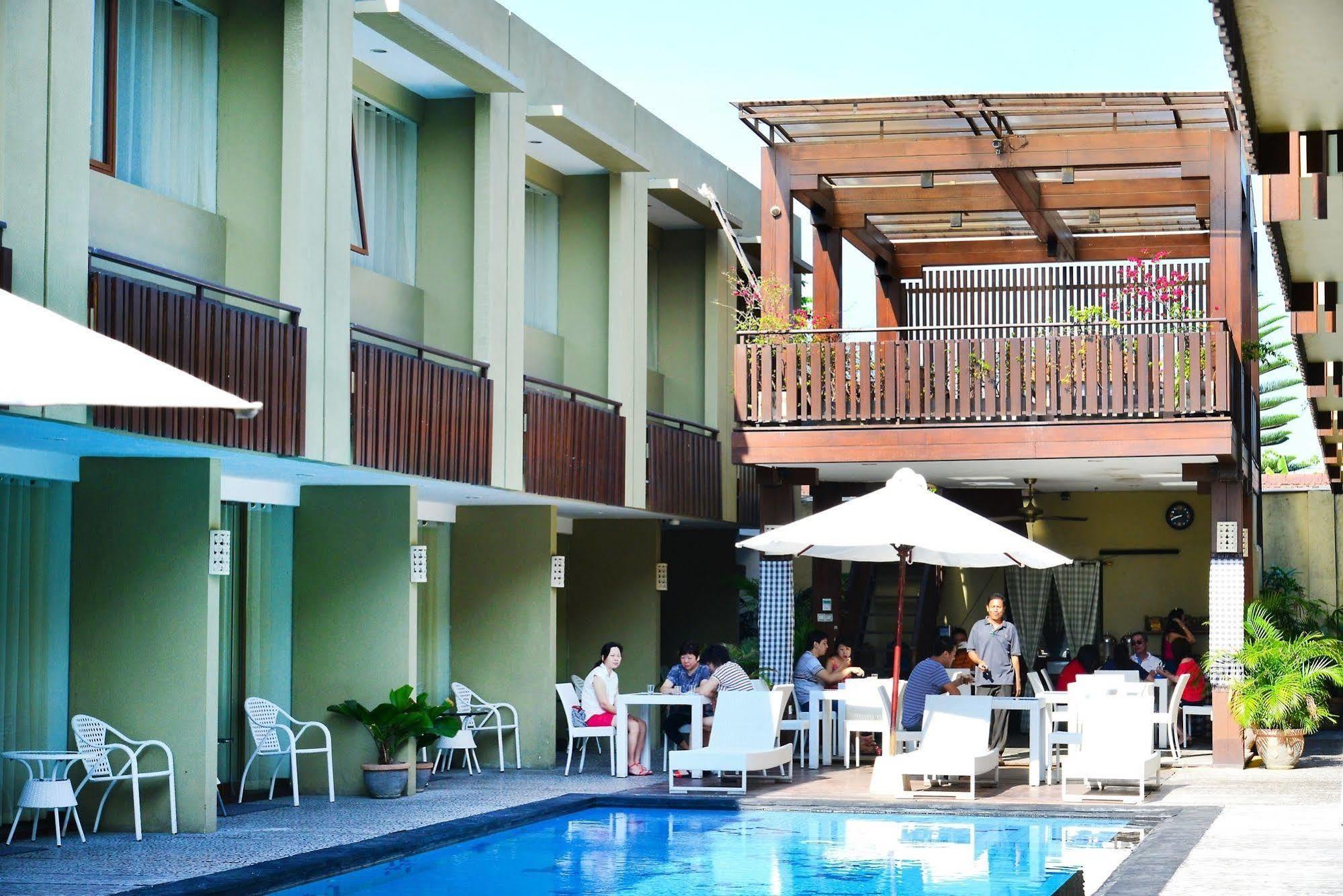 Devata Suites And Residence Legian Esterno foto