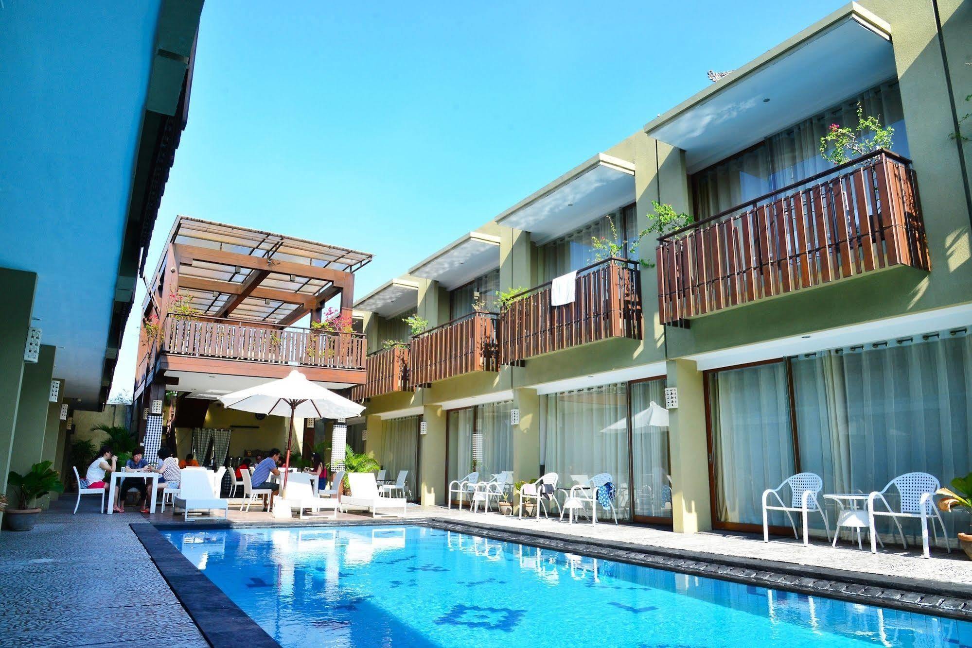 Devata Suites And Residence Legian Esterno foto